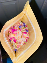 Load image into Gallery viewer, Floral Rose bath soak